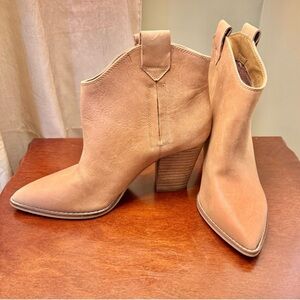 Lucky Brand Tan Amarys Ankle Boots